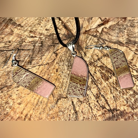 Dendritic Jasper Pendant & Earrings Set - Picture 4 of 8